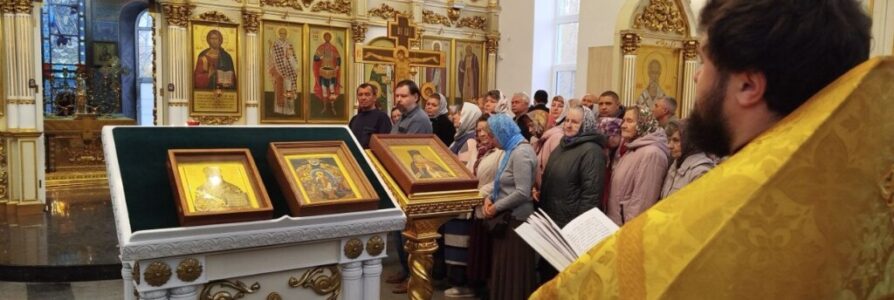 Новая икона освящена в центральном храме благочиния