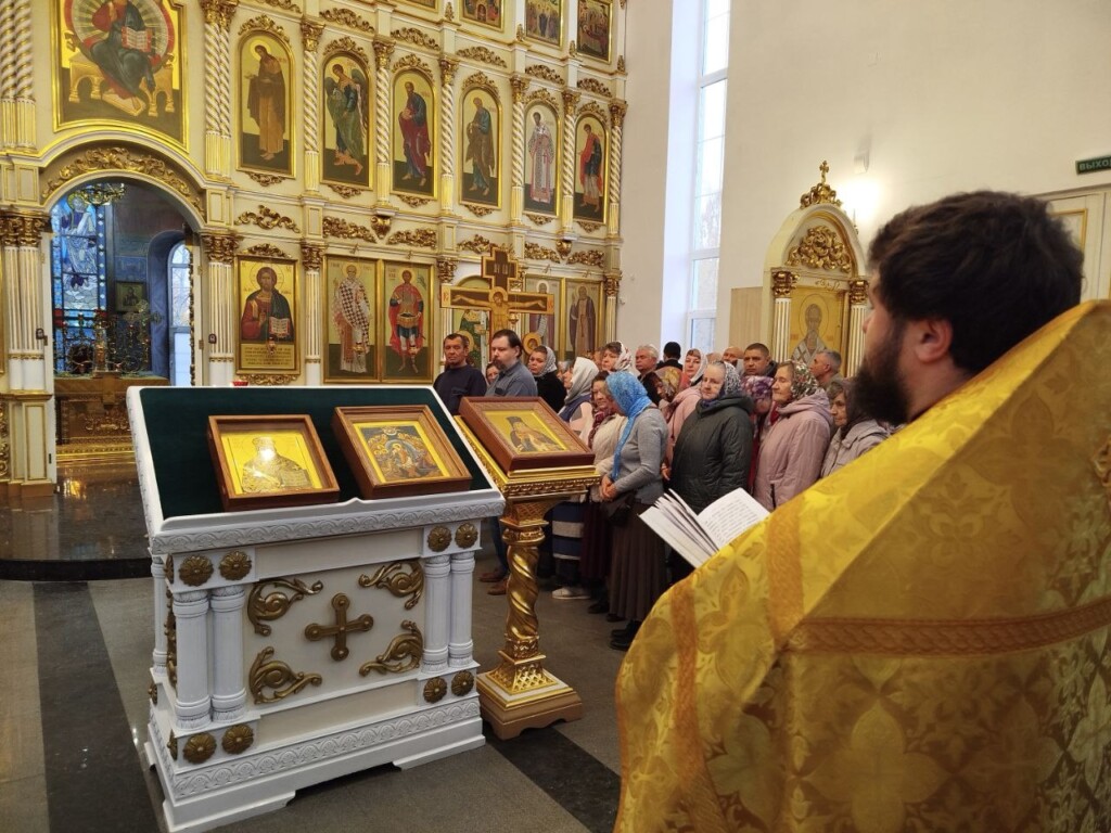 Новая икона освящена в центральном храме благочиния
