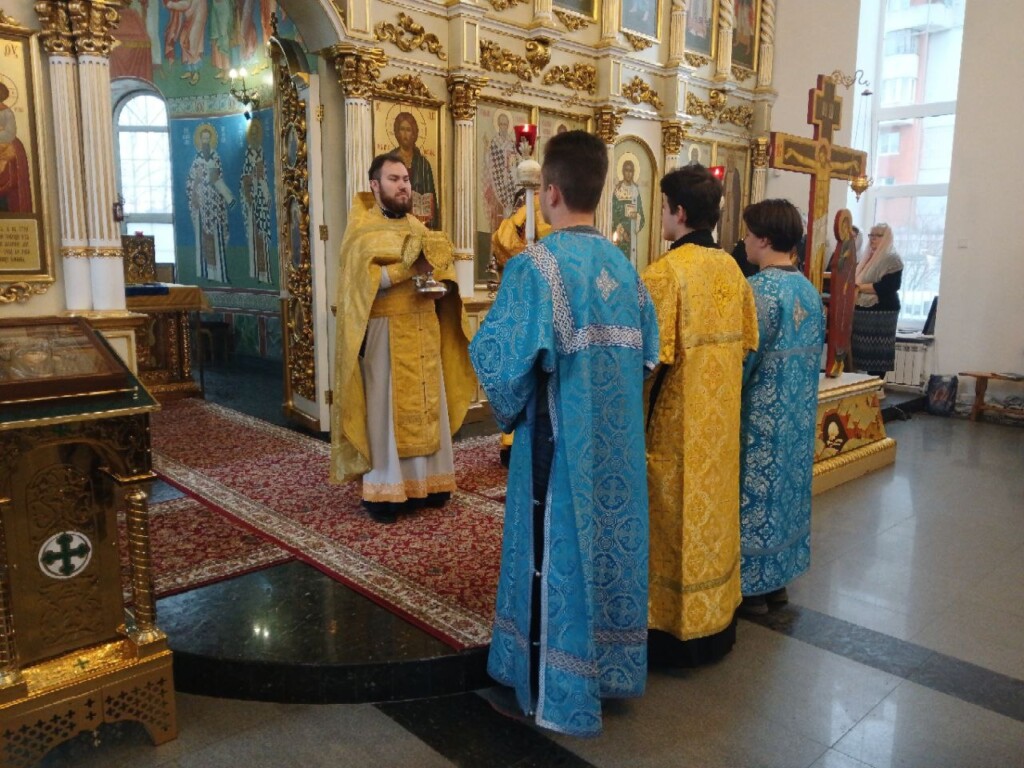 Церковное волонтерство молодежи в центральном храме благочиния