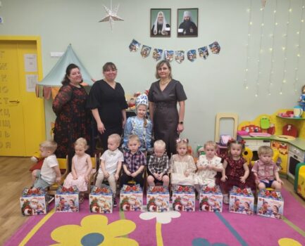 Рождественские елки прошли в православном Серафимовском садике