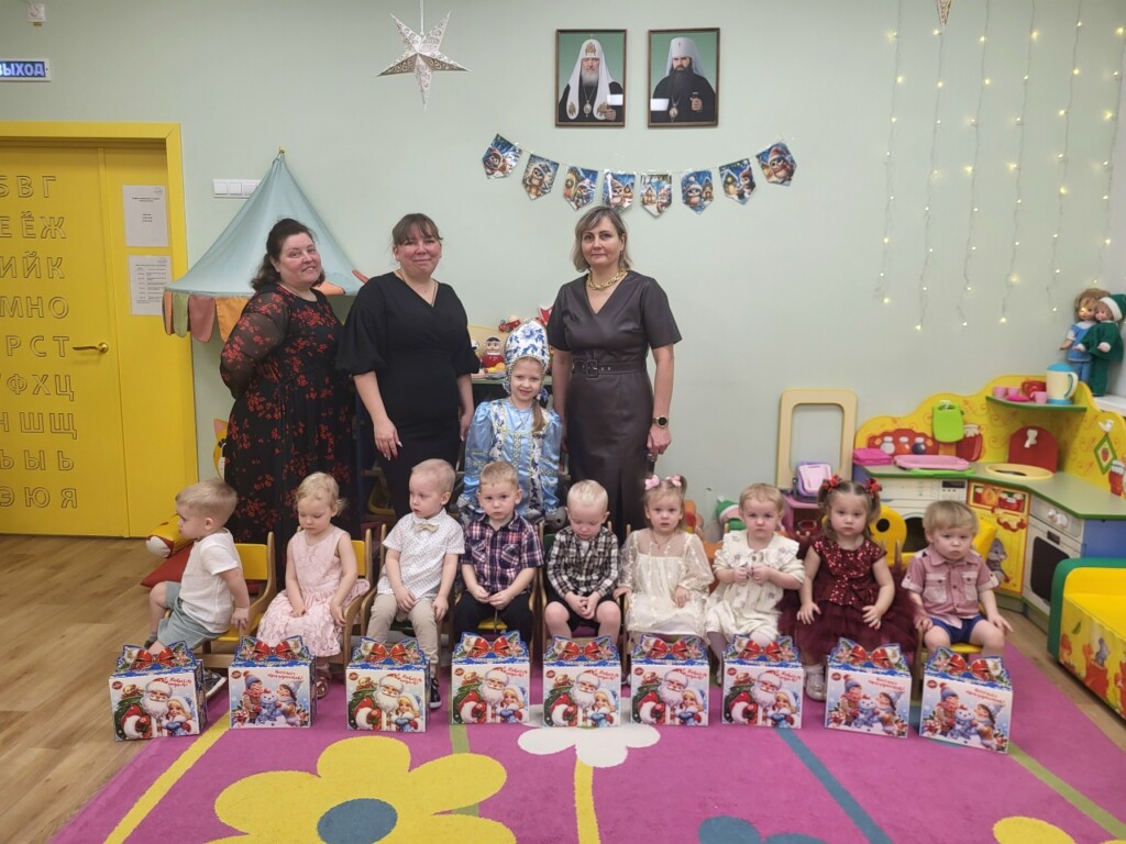 Рождественские елки прошли в православном Серафимовском садике