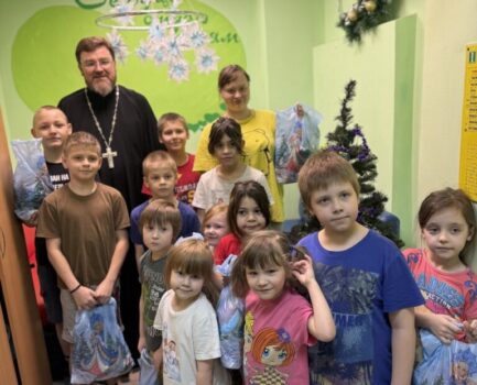 Настоятель храма св. Нины посетил подопечных центра «Вера»