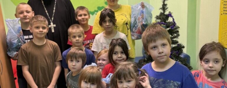 Настоятель храма св. Нины посетил подопечных центра «Вера»