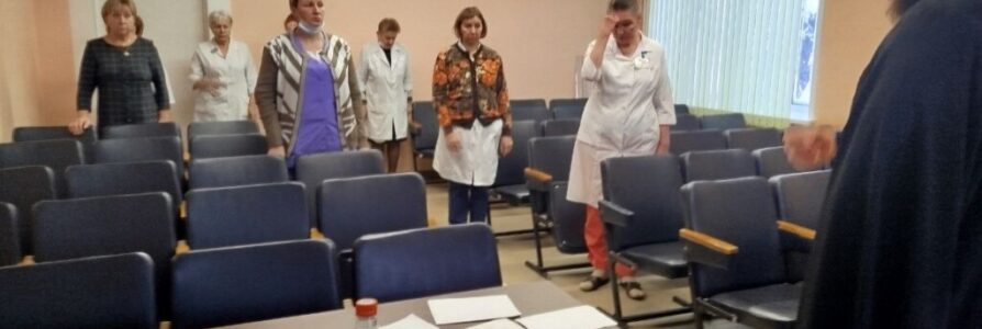 Продолжаются молебны о недужных в детской больнице «Айболит»