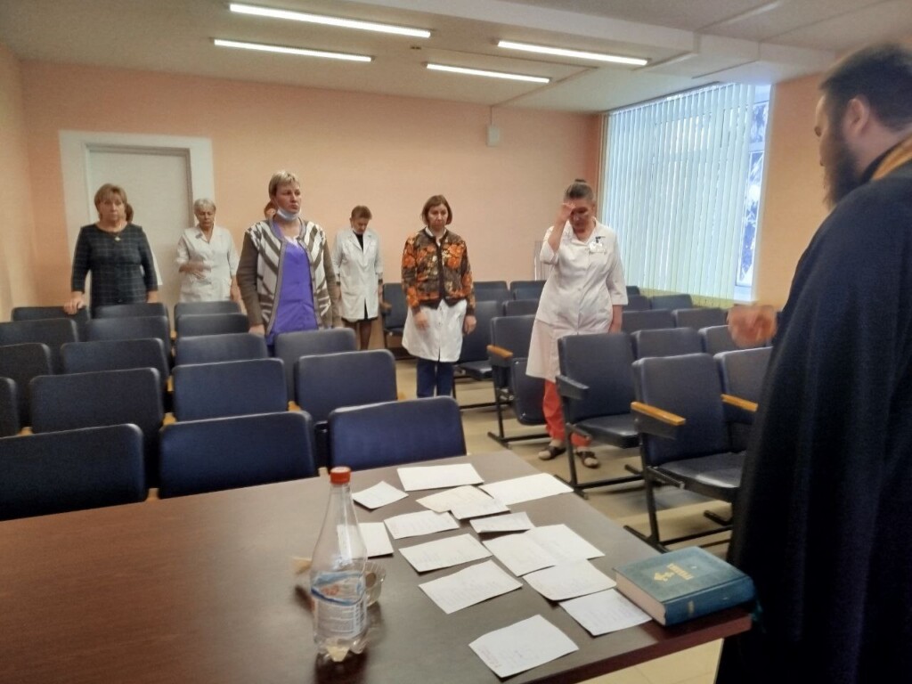 Продолжаются молебны о недужных в детской больнице «Айболит»