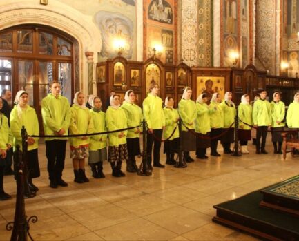 Молодежный актив благочиния присутствовал на Литургии в день 23-летия вступления митрополита на Нижегородскую кафедру