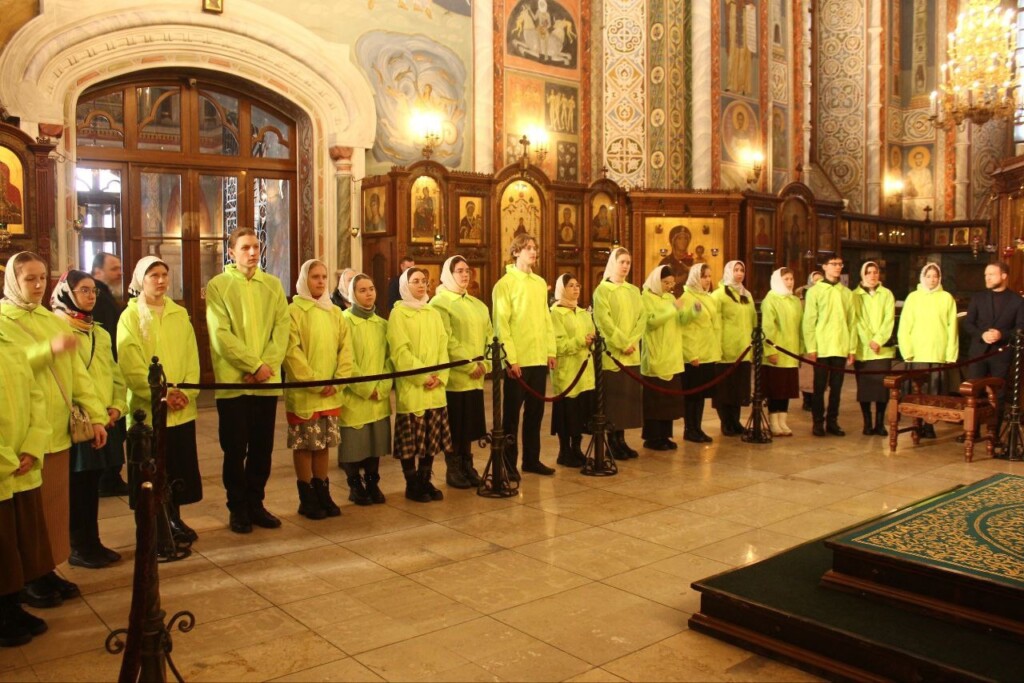 Молодежный актив благочиния присутствовал на Литургии в день 23-летия вступления митрополита на Нижегородскую кафедру