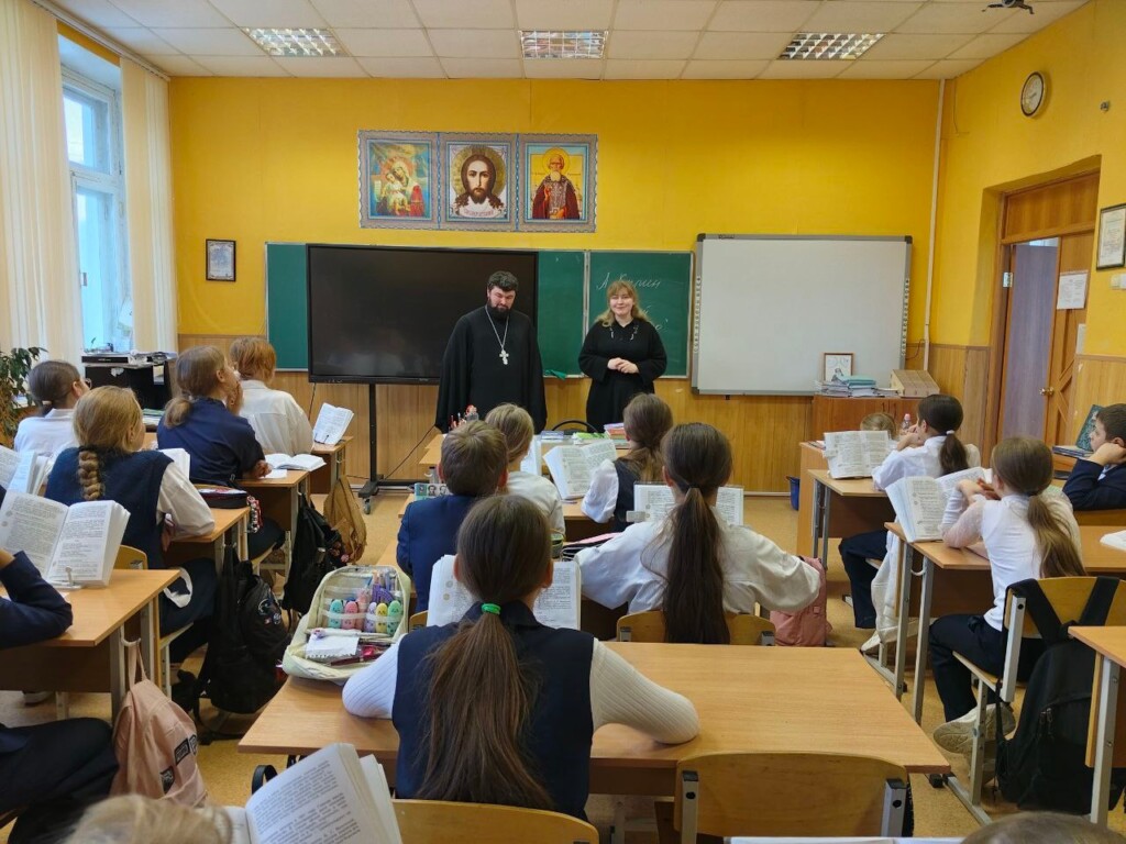 В благочинии прошла образовательная акция «Читаем Рождественский рассказ»