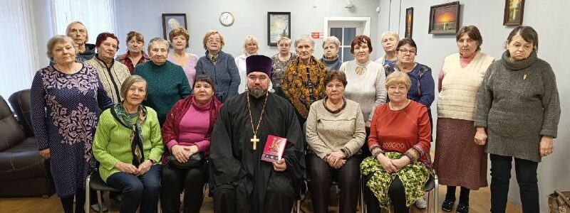 Священник провел беседу с подопечными отделения дневного пребывания КЦСОН