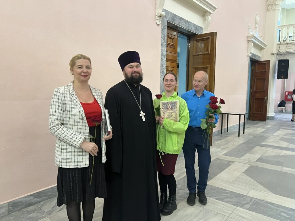 Православная молодежь помогла в проведении концерта ко дню жен-мироносиц