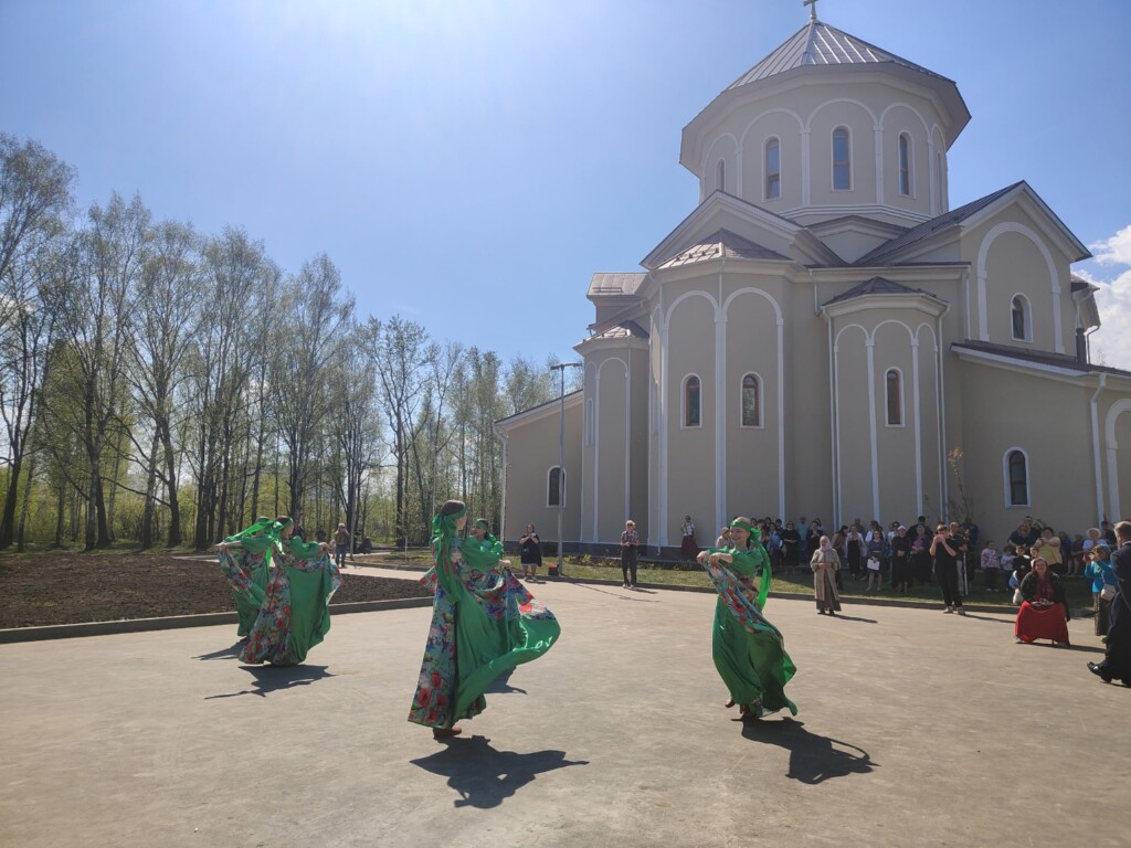 В день Великого освящения храма св. Нины прошел праздничный концерт для прихожан