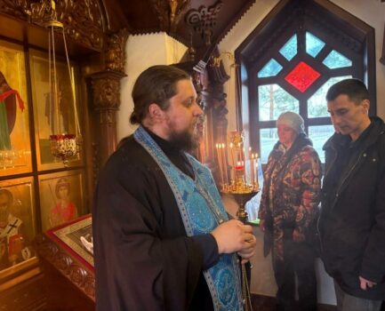 Совершен молебен в Покровской часовне на авиационном заводе