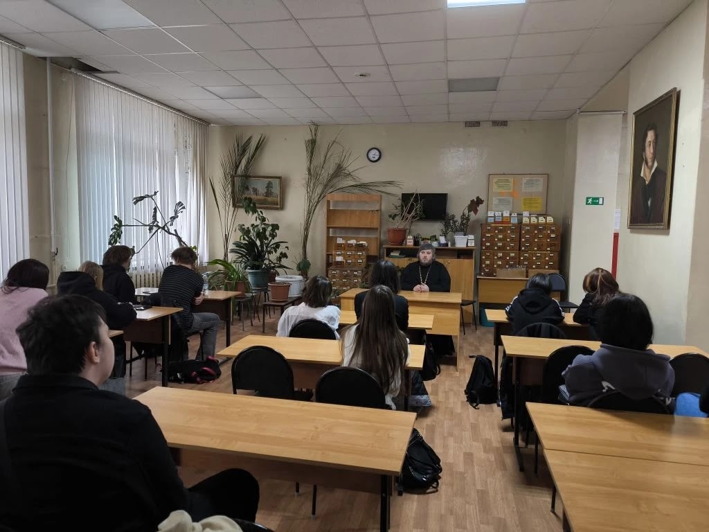 Помощник благочинного встретился со студентами Нижегородского авиаколледжа