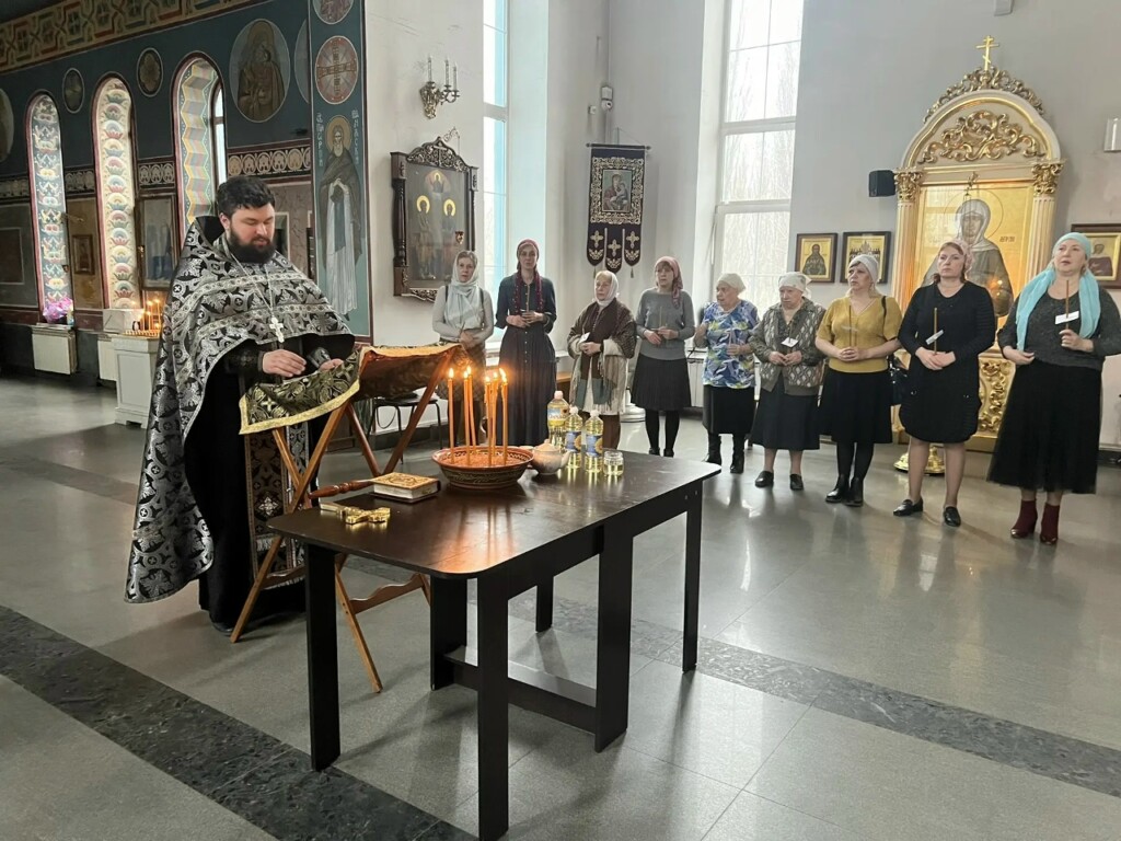Постовое Таинство Соборования для педагогов района