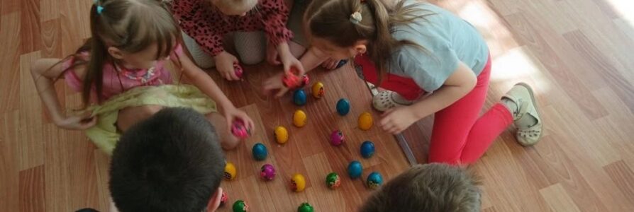 Знакомство с Пасхой в игре: образовательная акция «Катание яиц»