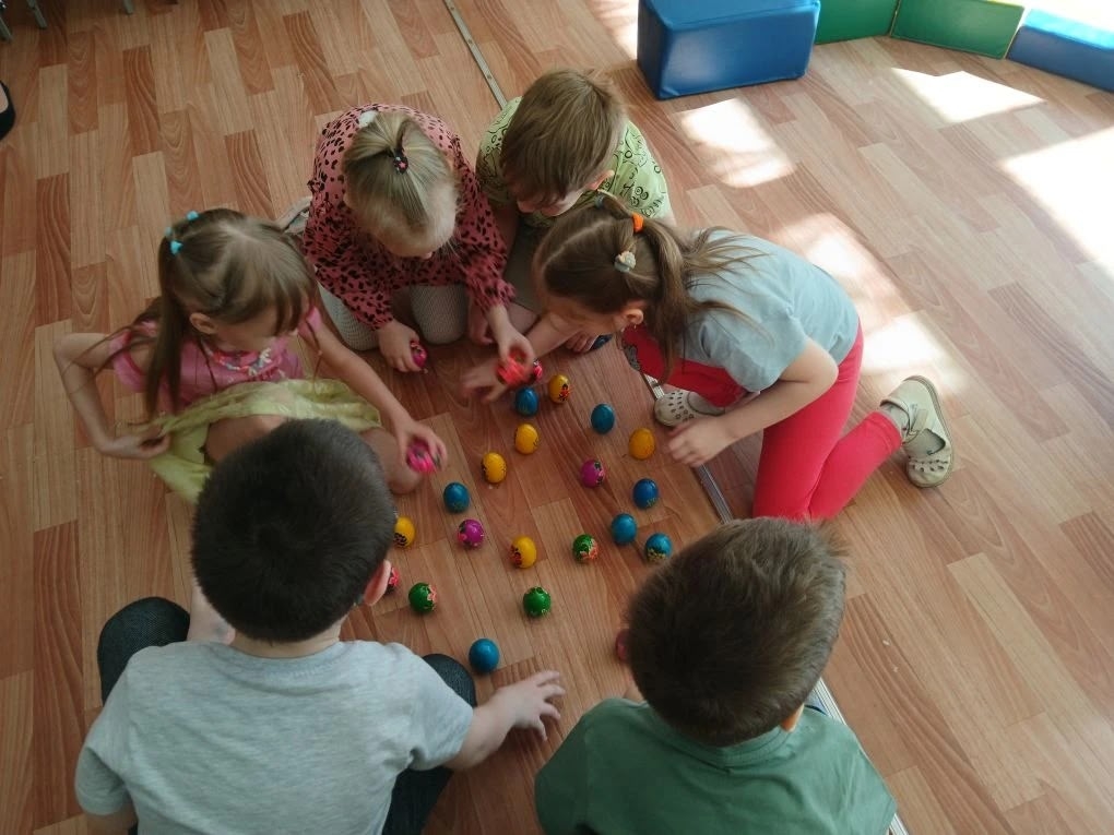 Знакомство с Пасхой в игре: образовательная акция «Катание яиц»