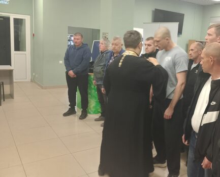 Очередная отправка воинов-контрактников прошла в Московском благочинии от военкомата
