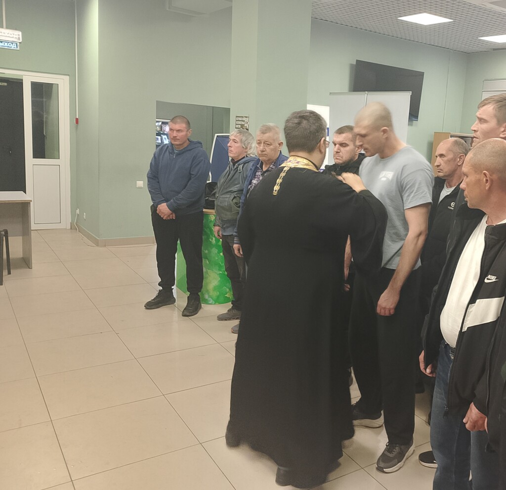 Очередная отправка воинов-контрактников прошла в Московском благочинии от военкомата